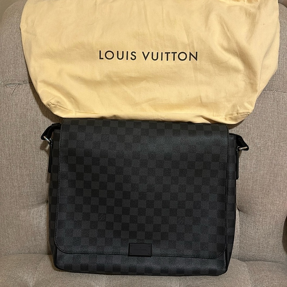 Louis Vuitton Messenger bag
